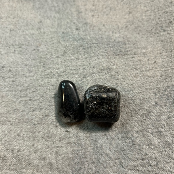 Coppernite Tumbled Stones - Picture 2 of 3